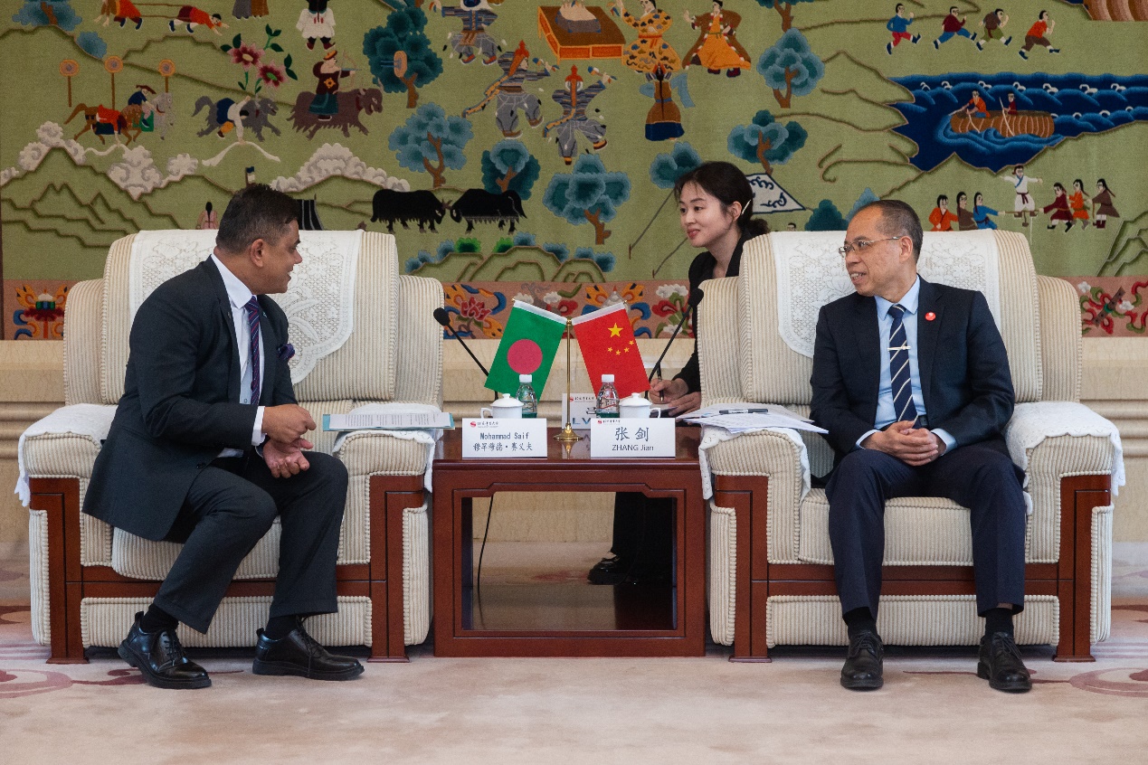 e693ca2546db49c39780882c83c4f9a2